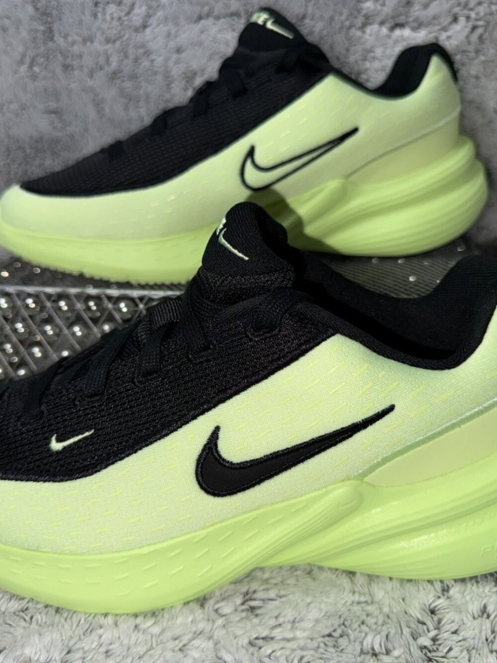 BNIB, Nike yellow Uplift SC GS Black Barely Volt IF1749-005 Size 6Y